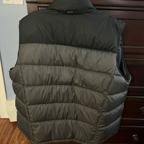 Eddie Bauer Men's Black and Gray Puffer Jacket - Picture 2 of 3
